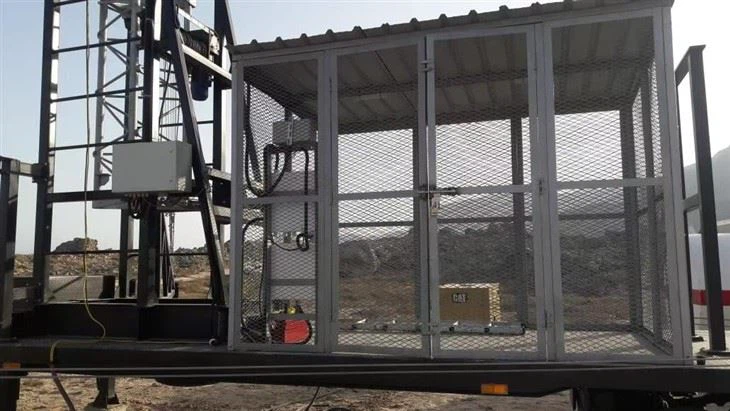 Open Trailer Towers Cell On Wheels